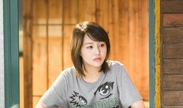 郑爽回归微博,仅凭一条祝福一张美照就登上了微博热搜