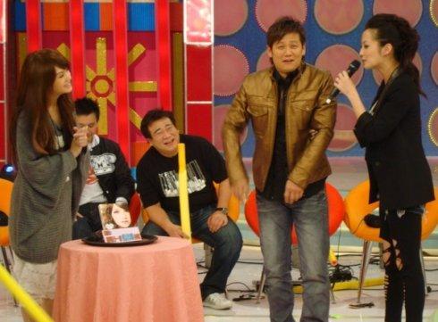 本是琼瑶剧小生，因老婆吃醋转行当主持人，如今怒骂嘉宾惹争议