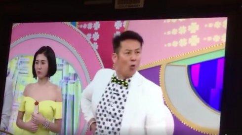 本是琼瑶剧小生，因老婆吃醋转行当主持人，如今怒骂嘉宾惹争议