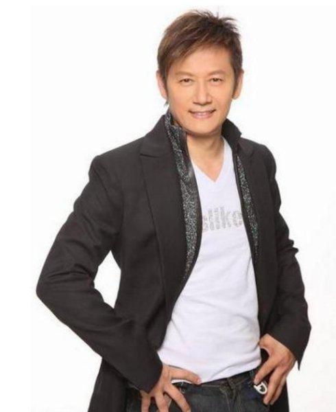 本是琼瑶剧小生，因老婆吃醋转行当主持人，如今怒骂嘉宾惹争议