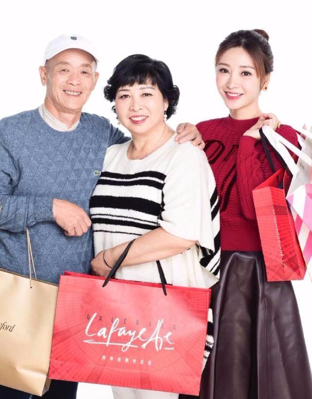 柳岩父亲去世，虽有一线明星女儿，老人却一生勤恳朴实