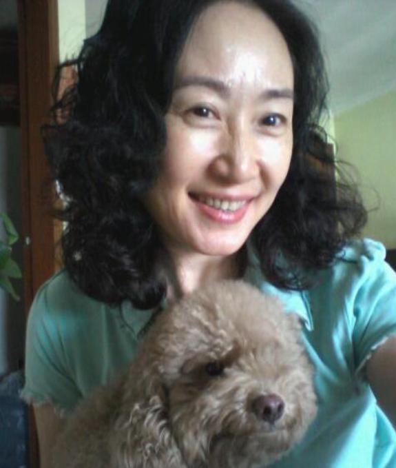 她阴差阳错成为演员，曾经是护士，丈夫去世独自生活13年