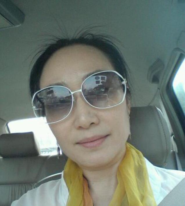 她阴差阳错成为演员，曾经是护士，丈夫去世独自生活13年