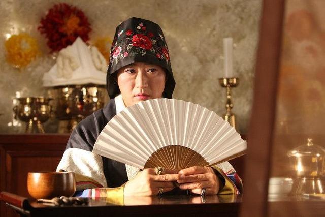 她阴差阳错成为演员，曾经是护士，丈夫去世独自生活13年