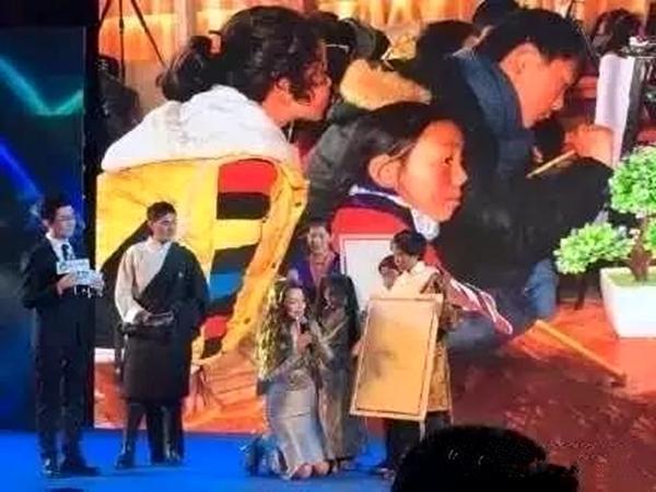 林志玲熊抱郭敬明太有喜感了，一招牌动作却屡遭争议