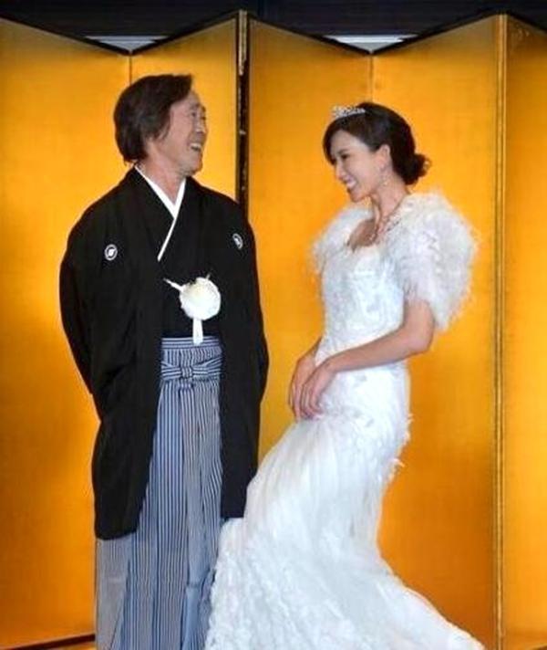 林志玲熊抱郭敬明太有喜感了，一招牌动作却屡遭争议