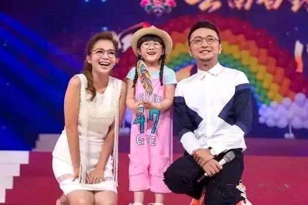 林志玲熊抱郭敬明太有喜感了，一招牌动作却屡遭争议