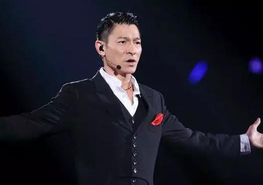 刘德华红了几十年的真相，原来不是因为脸！