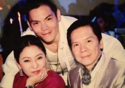 ​向太陈岚年轻美照流出，身材外貌不输关之琳，难怪向华强这么爱她