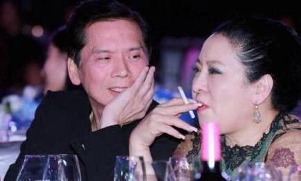 向太陈岚年轻美照流出，身材外貌不输关之琳，难怪向华强这么爱她