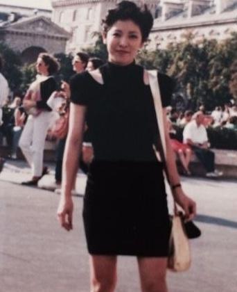 向太陈岚年轻美照流出，身材外貌不输关之琳，难怪向华强这么爱她