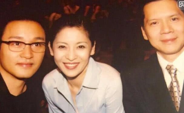 向太陈岚年轻美照流出，身材外貌不输关之琳，难怪向华强这么爱她