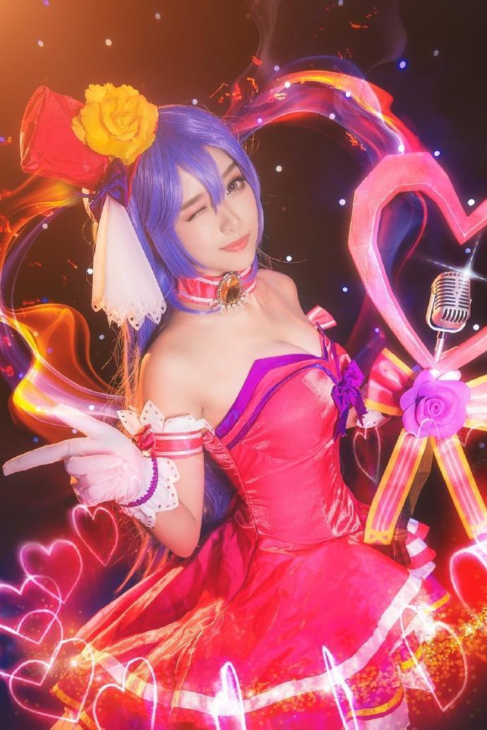 王者荣耀王昭君cos,长相天美皮肤白皙,最后一张让人浮想联翩