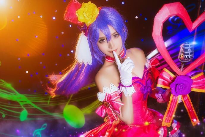 王者荣耀王昭君cos,长相天美皮肤白皙,最后一张让人浮想联翩