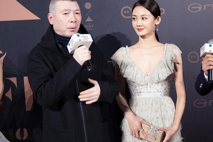 冯小刚欺负苗苗的真相：他想捧一把，陈道明却想救一把！