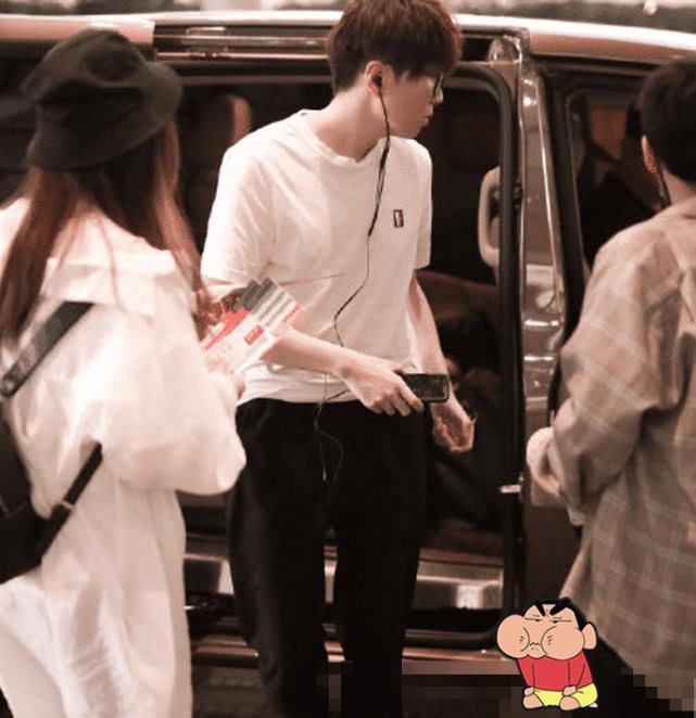 毛不易瘦身成功后，简单穿搭超出天际，粉丝：再不用觊觎“整容”