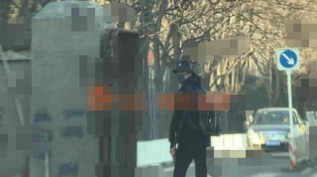 小鲜肉阿云嘎3次秘返主持人陈鲁豫小区，疑姐弟恋曝光已经同居！