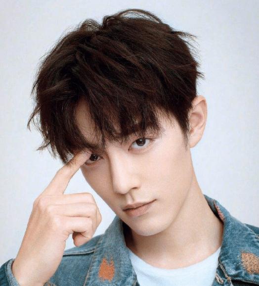 肖战首登《人物》杂志封面,销量出乎意料,不愧是实红顶级流量