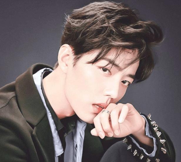 肖战首登《人物》杂志封面,销量出乎意料,不愧是实红顶级流量