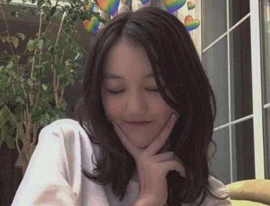 ​李嫣3次兔唇修复后，手术痕迹明显？和奶奶的合照看出事情不简单