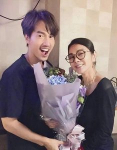 ​言承旭被曝母子恋？两人甜蜜合照曝光？