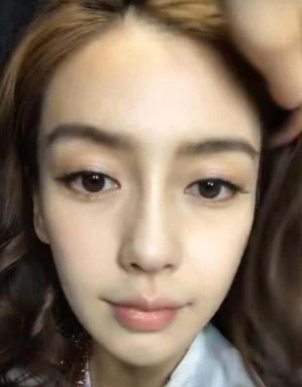 杨颖素颜到化妆全过程，对比完化妆前后的样子，简直是天差地别