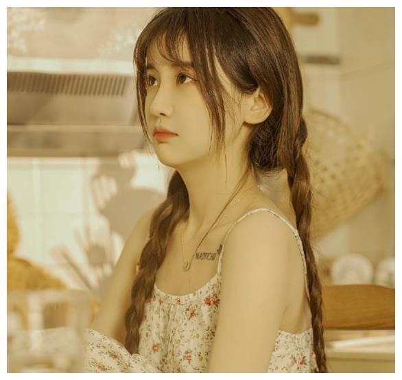 杨清柠“真人”长啥样？“纯素颜”曝光那刻，毛宸宸眼光真独到