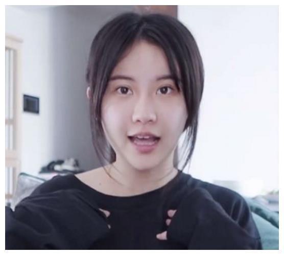 杨清柠“真人”长啥样？“纯素颜”曝光那刻，毛宸宸眼光真独到