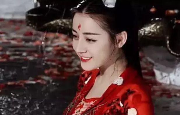 肖战与迪丽热巴同框合照,两人CP感太强,网友:在一起吧!