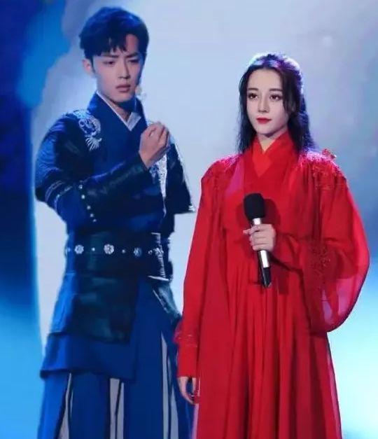 肖战与迪丽热巴同框合照,两人CP感太强,网友:在一起吧!