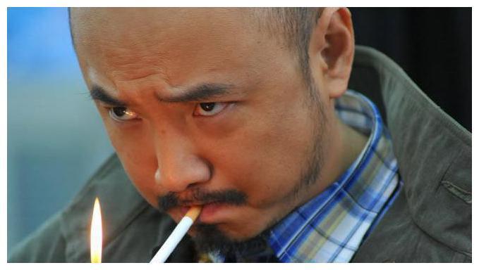 男星的抽烟照片，张国荣周润发最帅，保证你看了图六会笑！