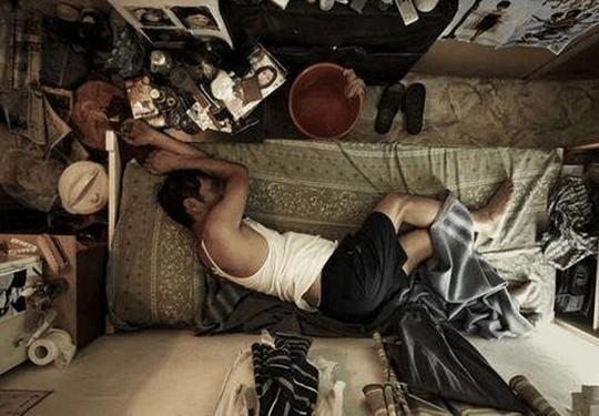 香港人的“蜗居”生活, 压抑得像躺在“棺材”