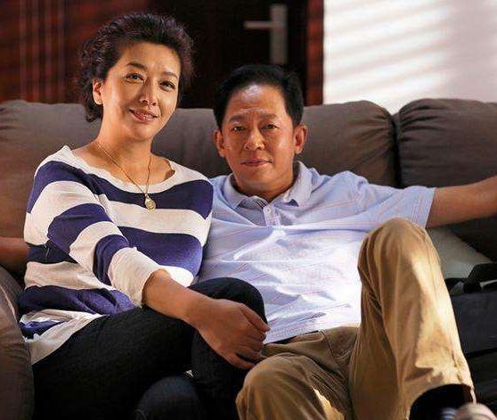 50岁江珊全家照曝光，女儿超像前爸高曙光，还让妈妈尽快找对象