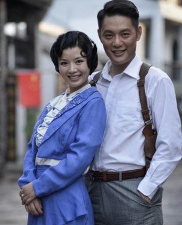 45岁傅程鹏近照，为周丽淇放弃22年夫妻情，前妻13字回应透