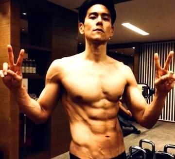 盘点当红男明星的腹肌，来一场肌肉大比拼，荷尔蒙扑面而来！