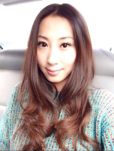 朱芳雨前妻胡美近照，越来越有女神范一细节令人感动