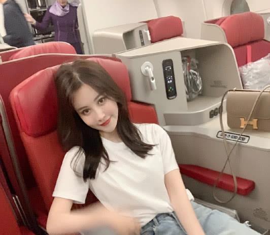 赵梦玥首谈骚男离婚,高温四十度给老婆买包:卢本伟自认做不到