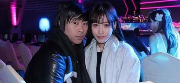 赵梦玥首谈骚男离婚,高温四十度给老婆买包:卢本伟自认做不到