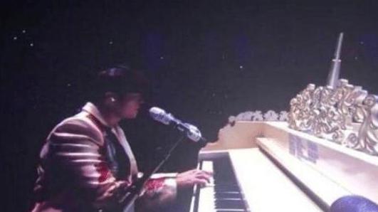 周杰伦演唱会上“作弊被抓”!犯罪证据密密麻麻,遭网友无情揭穿