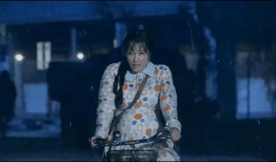 ​70岁刘晓庆官宣怀孕被骂上热搜：不服老的她，究竟做错了什么？