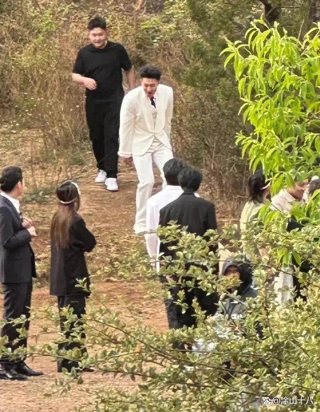 黄子韬节目求婚徐艺洋 网友:有一种熟人作案的尬尴