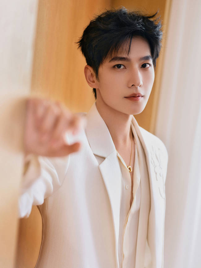 杨洋黑粉登报公开致歉:已经完全认识到自己的错误