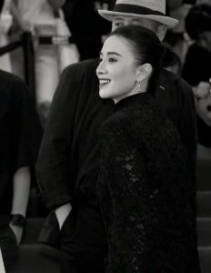 ​塑料姐妹终于要扯头花了？