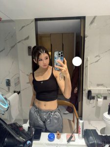 ​吴艳妮晒照：勇敢去探寻另一面的自己 小溪会变成大海 不去就不会