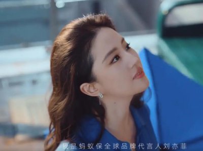 ​耀眼又清醒，难怪她能长红20多年