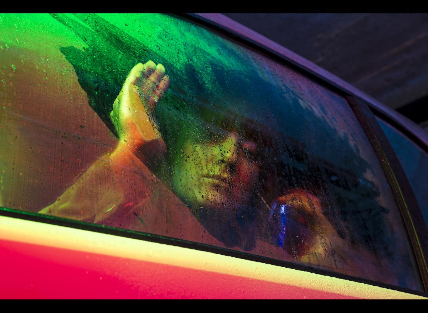 实拍凶杀案现场，血腥的杀手挪动着尸体试图掩盖痕迹