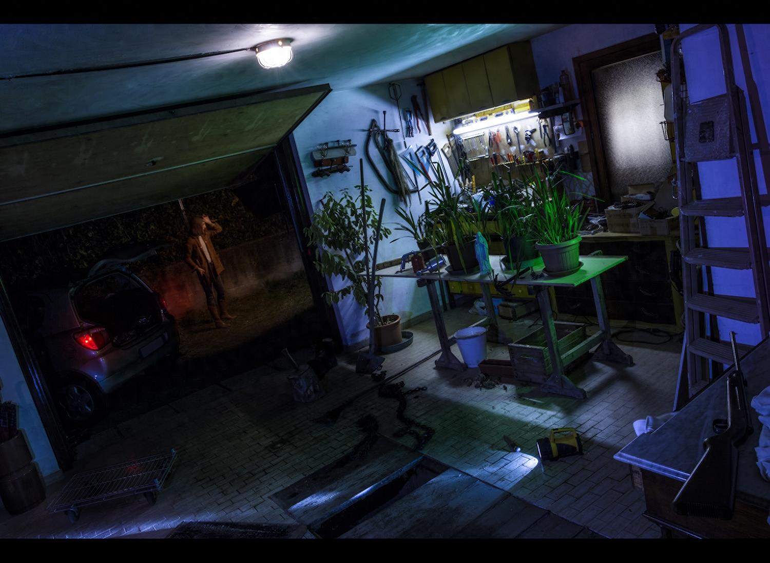 实拍凶杀案现场，血腥的杀手挪动着尸体试图掩盖痕迹