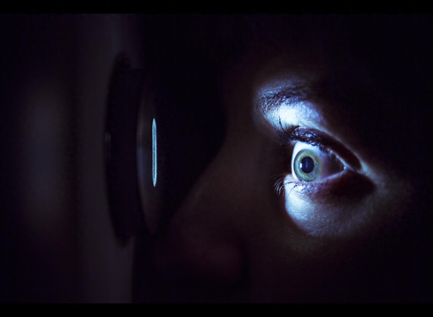 实拍凶杀案现场，血腥的杀手挪动着尸体试图掩盖痕迹