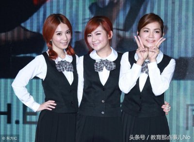 ​SHE组合出道17年，一首中国话传唱不息，你还记得这句？板凳宽……