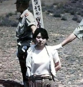 ​1993年，22岁任雪临死前，将嘴巴张开，再让人行刑